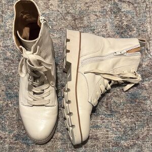 Vionic Off-White Lace-Up Combat Boots